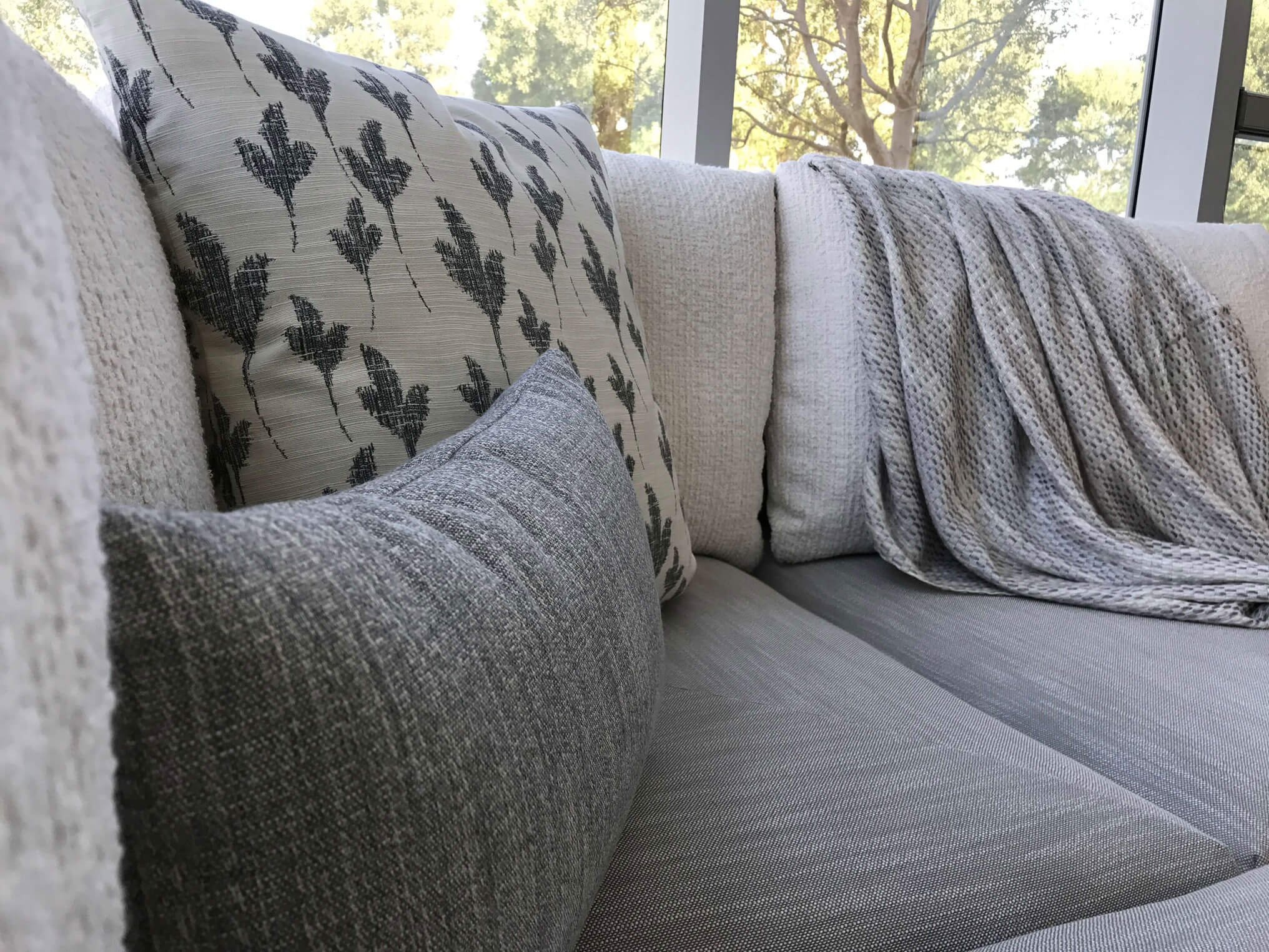 Sectional with contrasting pillows