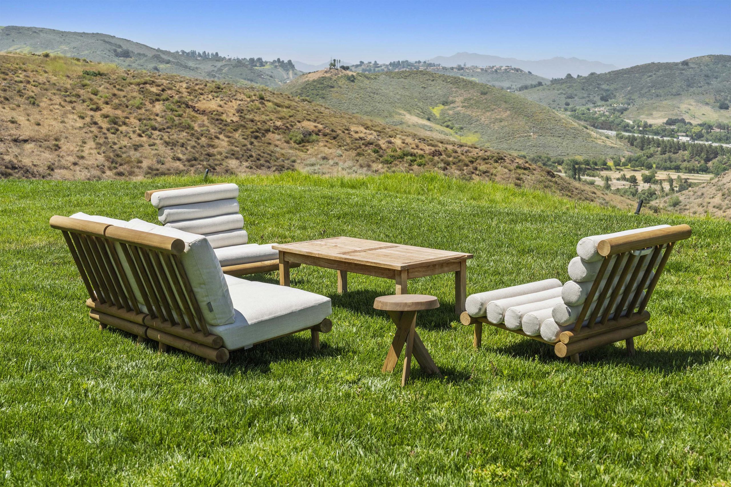 Why a Modular Teak Lounge Chair with Sunbrella Fabric Is the Best Choice for Outdoor Living